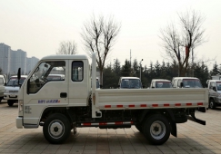 找2.7米低欄小貨車?yán)浫绾握?2.7米平板小貨車物流運(yùn)